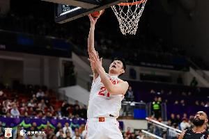 稳定基本盘!胡金秋8中7超高效拿下16分6板1断