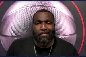 帕金斯:詹姆斯一直在训练 但他看到东契奇瘦了马上也晒训练照