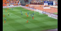 玉昆1-0领先申花!申花弧顶漏人内内左脚兜射破门,门将扑救不及